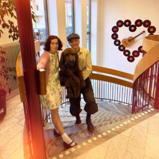 Då var en sista turnévecka innan juluppehåll för ”Historien om Bodri” avklarad. En liten Smålands tur blev det, 9 föreställningar uppdelade i Nybro, Torsås och Hultsfred. Nu får Bodri vila upp sig lite under jul och nyår innan han får springa ut igen i januari ’26. På återseende!👋🏼😊🐕