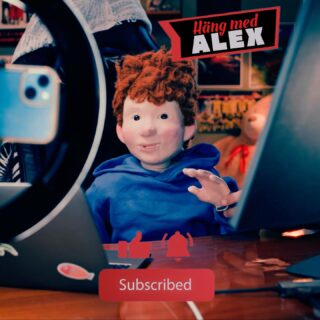 🔜Coming soon – Alex egen YouTube-kanal!
🔗Länk i profilen 👆👆👆 I mars blir det premiär på en serie kortfilmer som hör till vårt spännande och lärorika äventyr Spola roll! 💦 Via Alex YouTube-kanal ”Häng med Alex” får vi följa med Alex och toalettfén Closette som fördjupar sig i hur det funkar med vatten och avlopp. De besöker avloppsreningsverk, undersöker vattnets väg, berättar om de Globala målen, lär ut vattenexperiment och visar hur dricksvatten framställs. Teamet bakom filmerna:
💭 Regissör & producent: Gustav Boman
✍️Manus: Johan Ehn
🎥Filmfotograf: Mattias Flink
🔎Postproduktion & animation: David Nord
👥Skådespelare: Johan Ehn (Alex) & Anders Jansson (Closette)
🙋Dockmakare Jenny Bjärkstedt
🙏Med stöd från @postkodlotteriets_stiftelse
#teaterbarbara #spolaroll #postkodeffekten