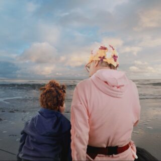 Kolla in Alex och Closettes nya musikvideo! ☁️💦☔️
"Blip Blop – det börjar alltid om!", featuring Toafen (official video).
Länk i profilen 👆  Artists: Toafen & Alex
Musik: Anders Jansson & Rickard Folke
Lyrics: Johan Ehn, Anders Jansson
Director: Gustav Boman
Photographer: Mattias Flinck
Additional video: Tomas Boman
Script: Johan Ehn
Producer: Gustav Boman
Editor & Visual effects: David Nord
Sound mix: Peter Moore  Se fler filmer på "Häng med Alex!" – en YouTube-kanal som tar vid där föreställningen SPOLA ROLL slutar  #teaterbarbara #hängmedalex #spolaroll #postkodeffekten #youtube