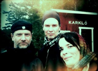 Idag för 15 år sedan väntade vi på färjan hem efter konferenshelg på vackra Karklö. Kerstin, Uffe & Erika var också med. Schemat anpassades efter Melodikrysset. 🍁