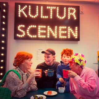 ”Spola Roll ” avrundar veckan med en fredagsfika efter föreställningar på kulturscenen i Täby. Och så har vi varit i Gävle på utbudsdag, spelat och träffat kollegor från andra teatrar. Trevlig helg!