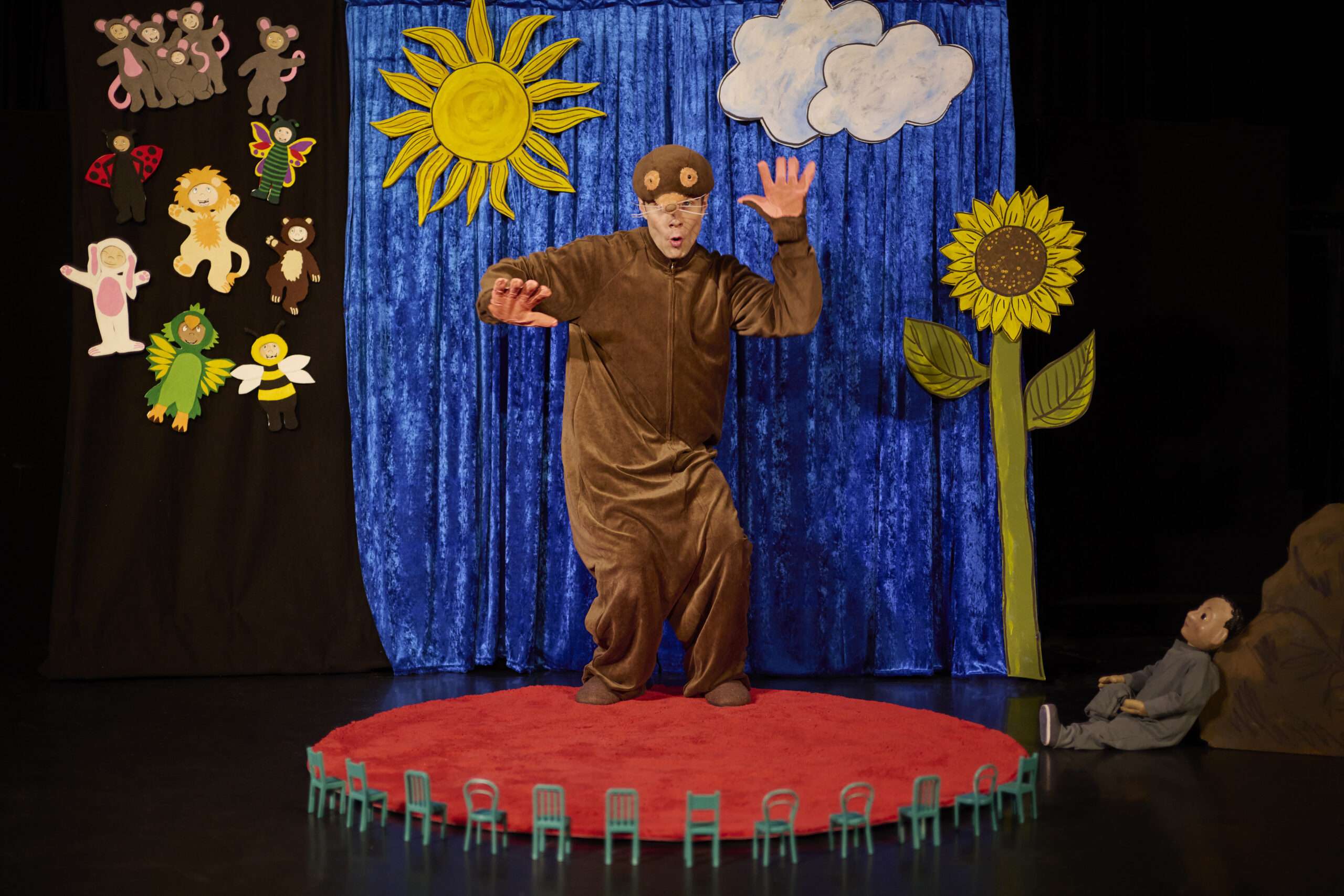 Ensam mullvad på en scen -trailer!